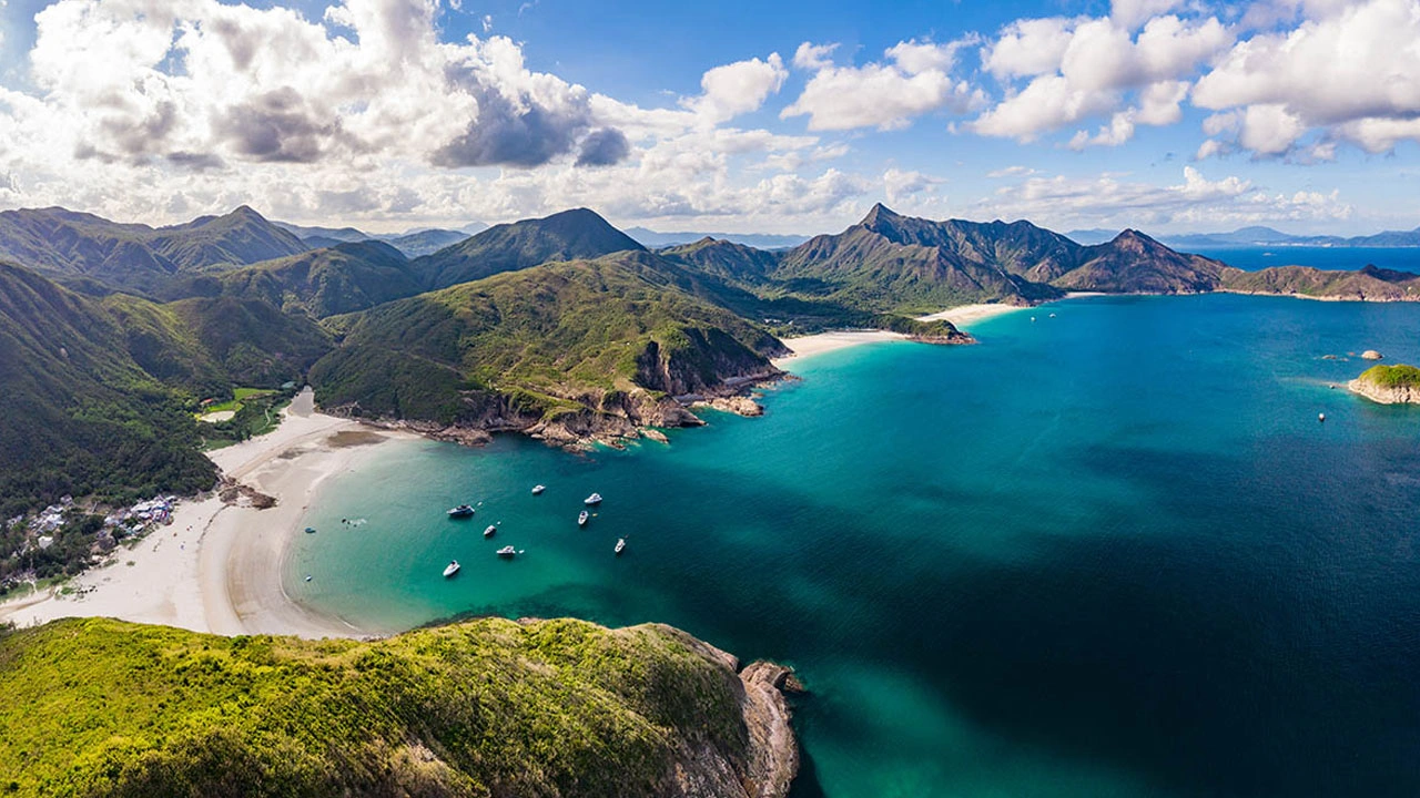 Menikmati Keindahan Wisata Pantai Tai Long Wan