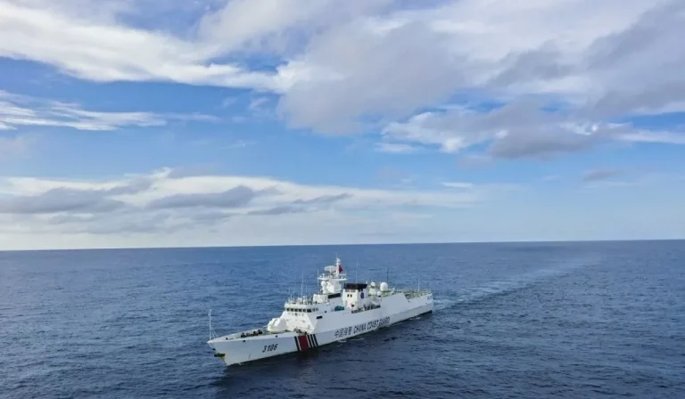 Aksi China Mengusir Kapal Filipina yang Masuk Wilayah Perairan Huangyan Dao