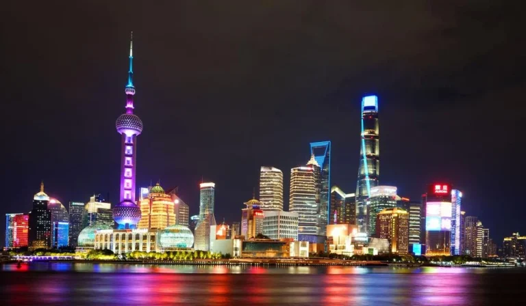 Heboh! Topan Co-May Hantam Kota Shanghai, 282 Ribu Warga Dievakuasi