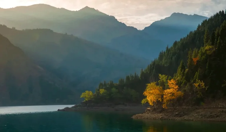 Danau Tian Chi, Keindahan Alam dan Misteri Legenda