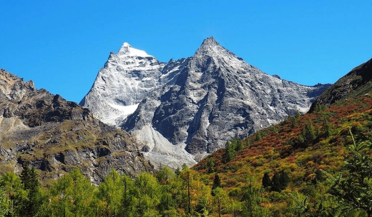 Gunung-Siguniang,-Destinasi-Wajib-Untuk-Petualang-dan-Fotografer