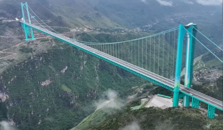 Jembatan China Setinggi 625 Meter Pangkas Perjalanan 2 Jam Jadi 2 Menit