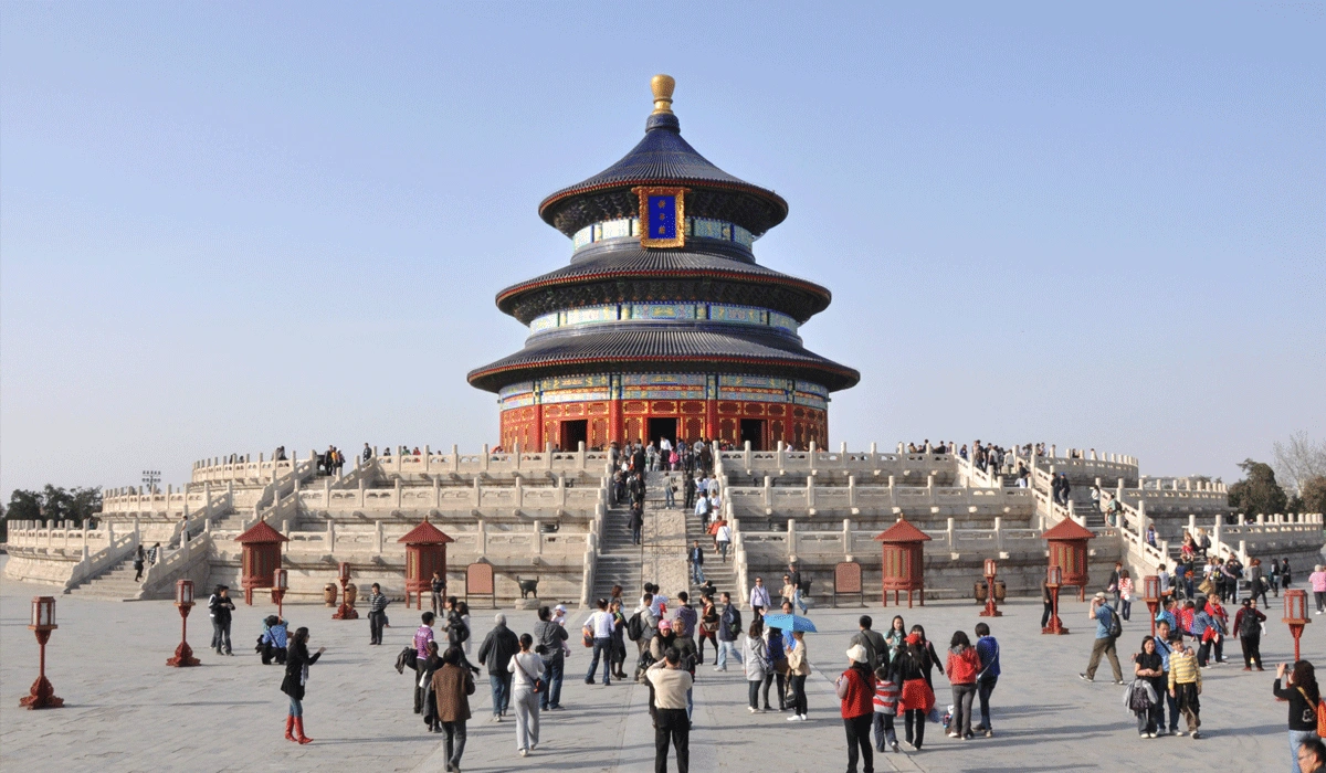 Pengalaman-Pengunjung-dan-Atraksi-Sekitar